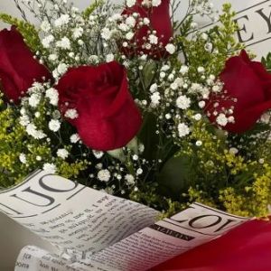 Buquê de Rosas com Gypsophila paniculata e Solidago