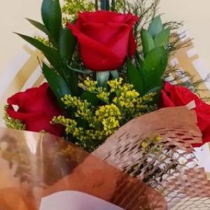 Buquê de Rosas com Solidago