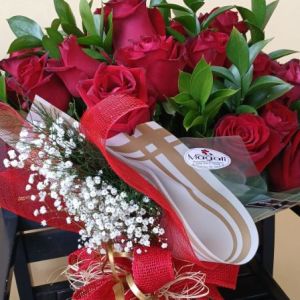 Buquê com Rosas com Gypsophila paniculata